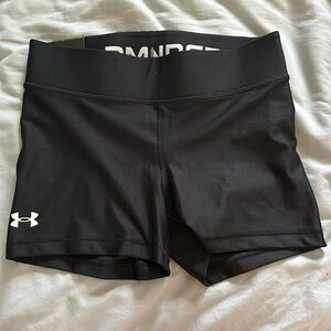 Women’s Size Medium Under Armor Compression Shorts. NWT
